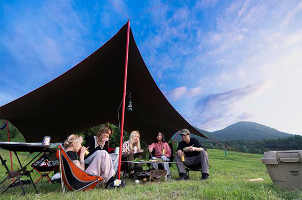 学生グループで思い出づくりに